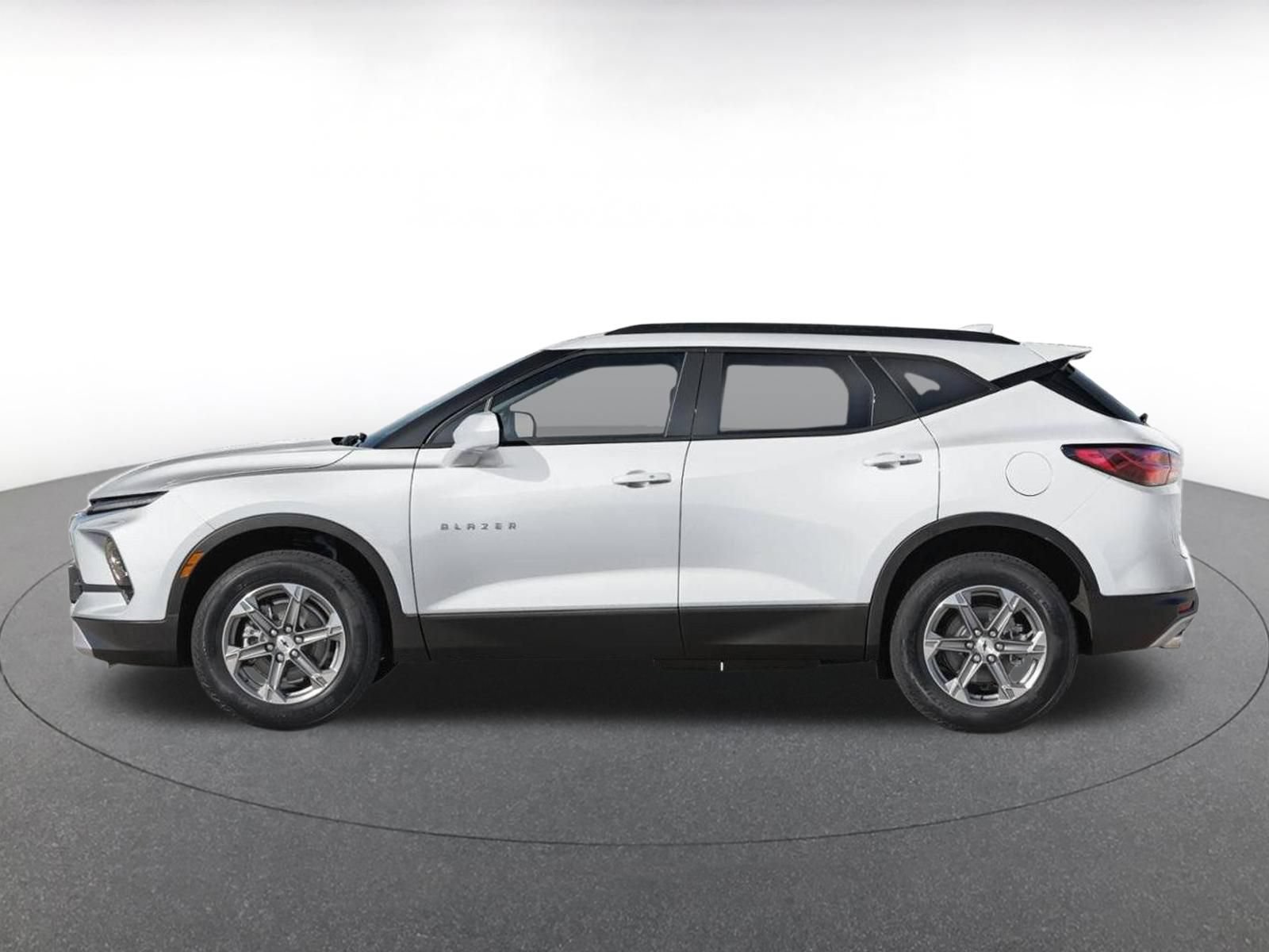 Used 2026 Chevrolet Blazer LT FWD image 3