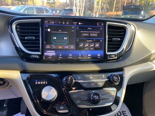 Used 2022 Chrysler Pacifica Touring-L image 32