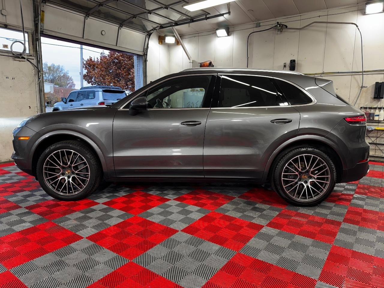 Used 2019 Porsche Cayenne S image 4