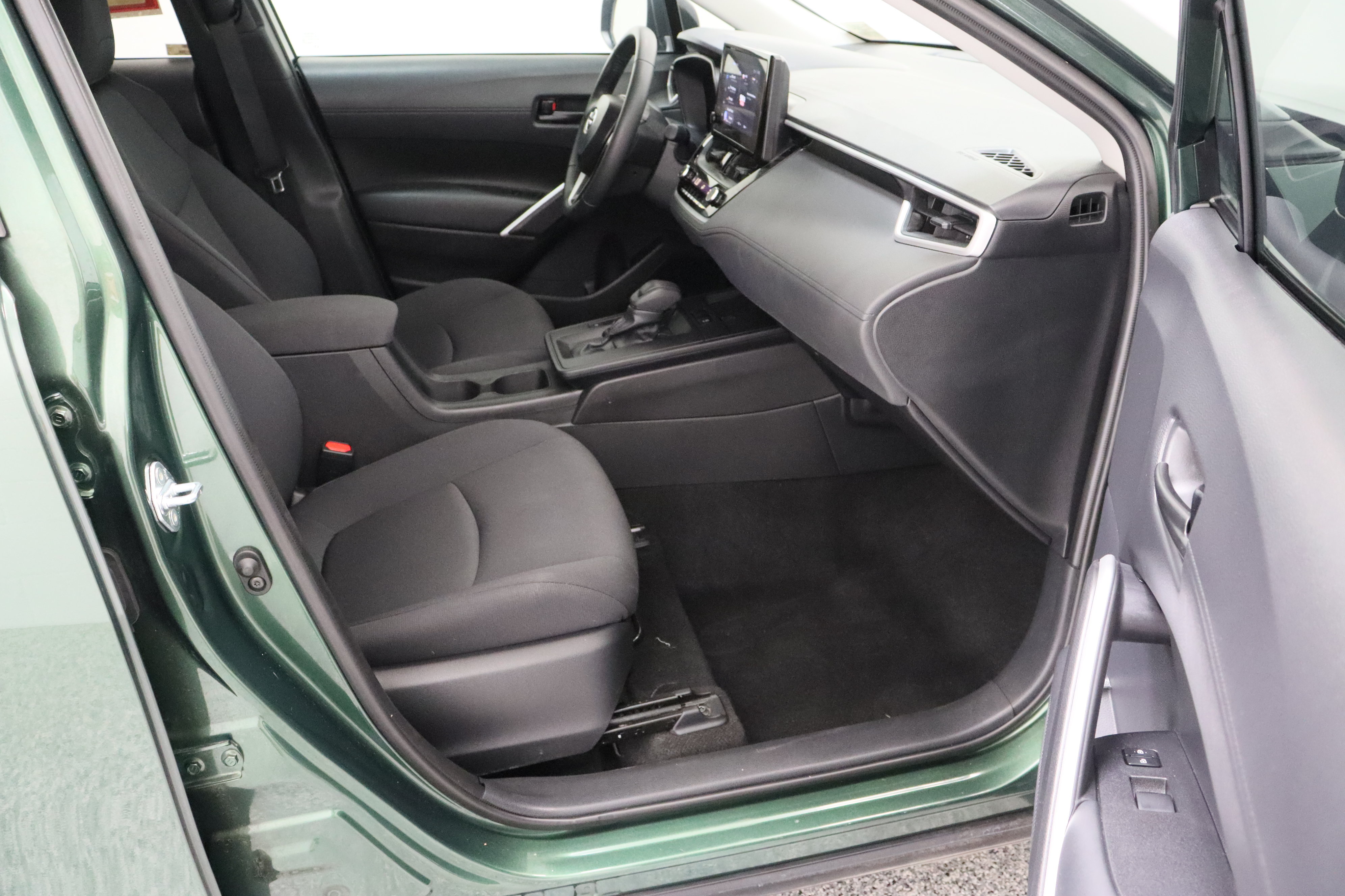 Certified 2026 Toyota Corolla Cross LE FWD image 35