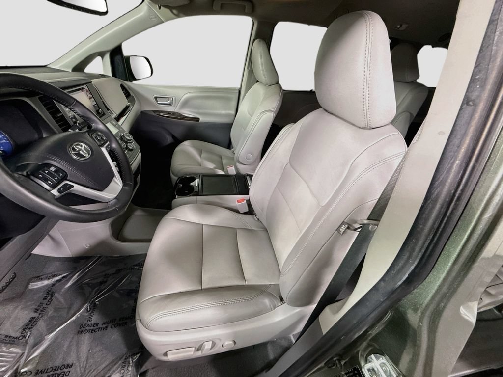 Certified 2020 Toyota Sienna XLE w/ XLE Navigation Package FWD image 28