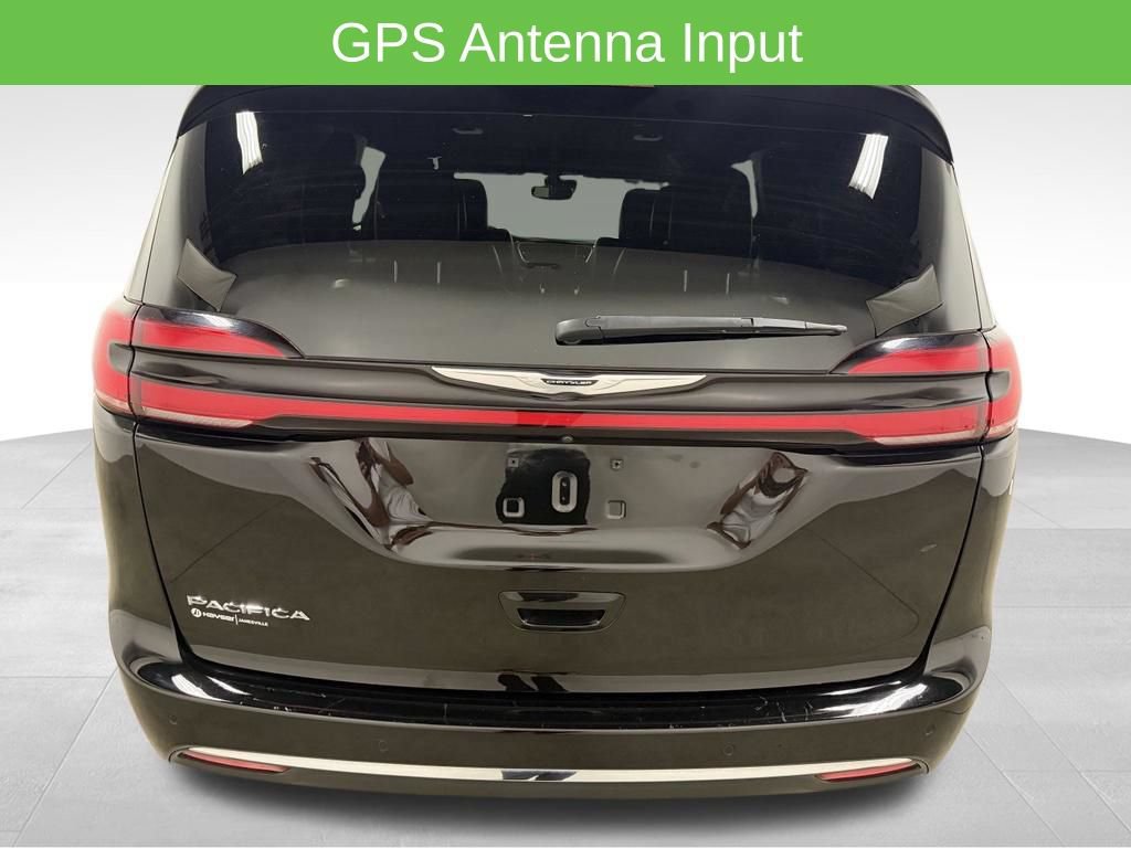 Used 2025 Chrysler Pacifica Select FWD image 5