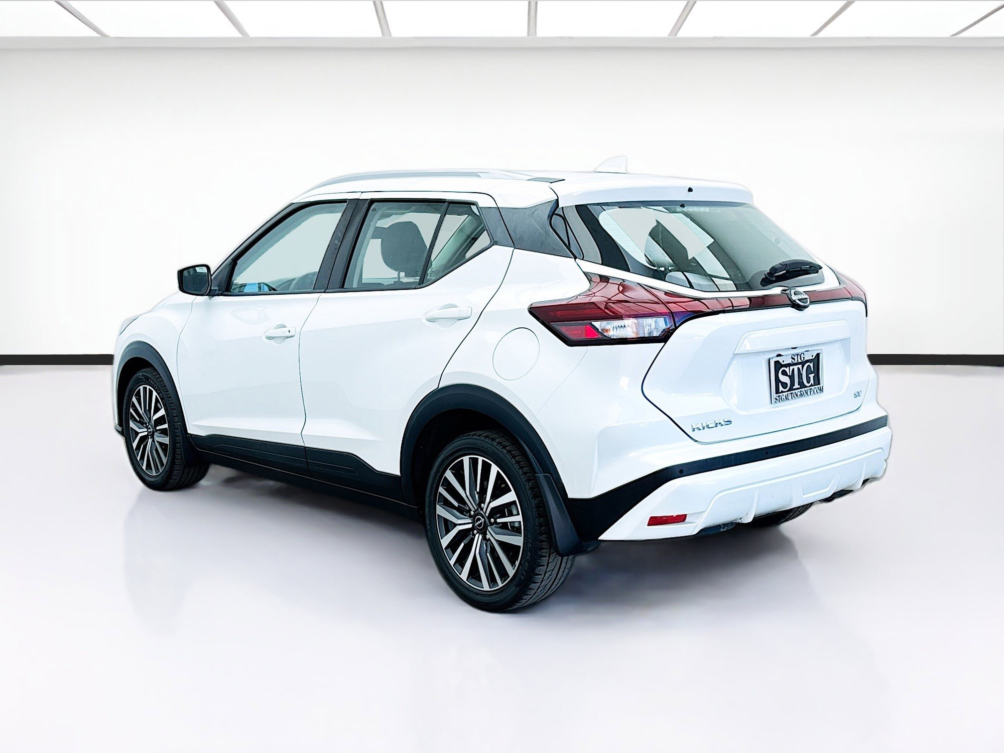 Used 2022 Nissan Kicks SV image 6