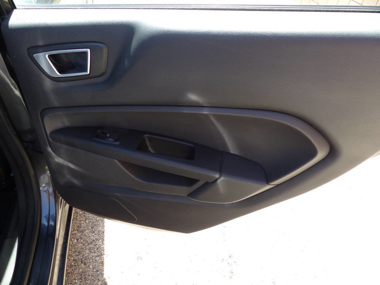 Used 2015 Ford Fiesta SE w/ Comfort Package image 13