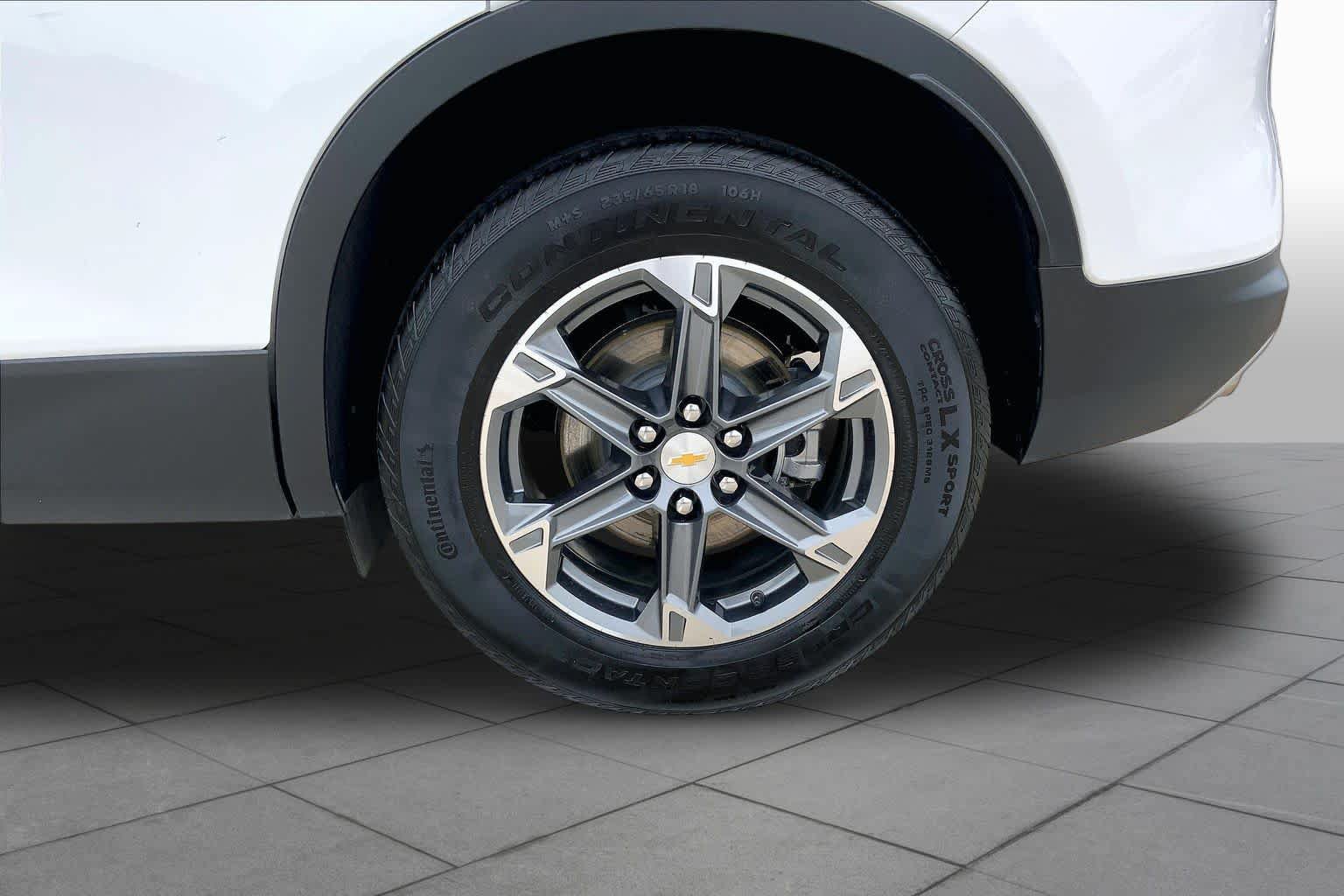 Certified 2025 Chevrolet Blazer LT FWD image 11