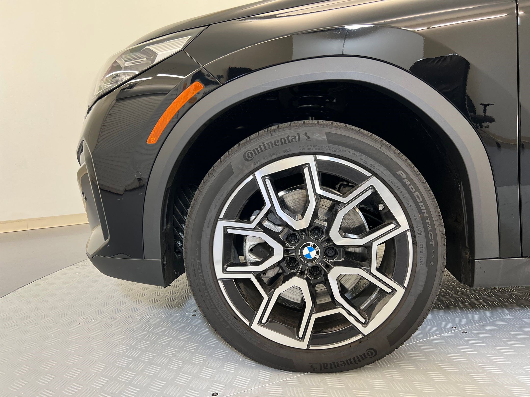 Used 2025 BMW X2 xDrive28i w/ Convenience Package image 11