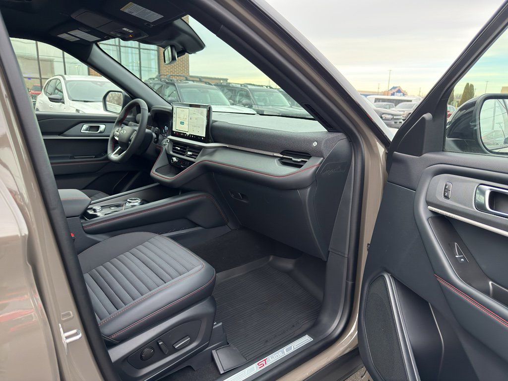 New 2026 Ford Explorer ST-Line w/ ST-Line Street Pack image 36