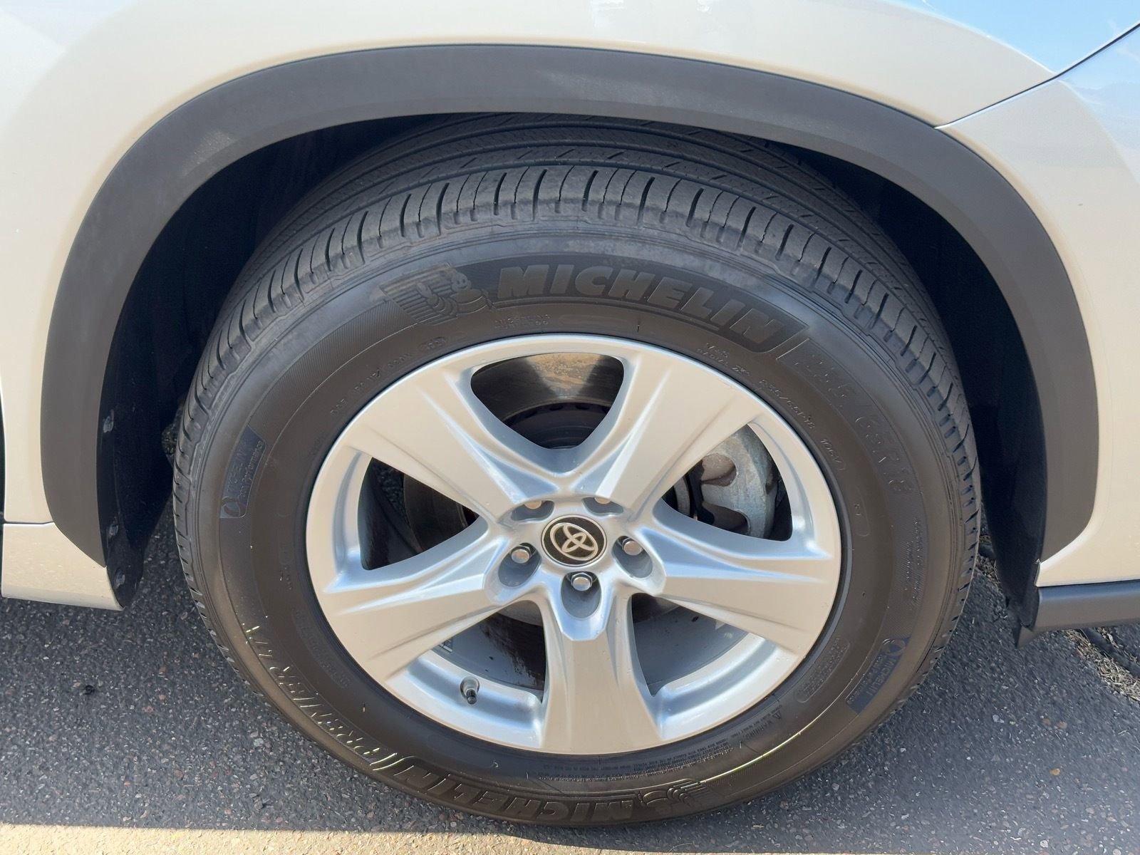 Certified 2025 Toyota Highlander LE image 12