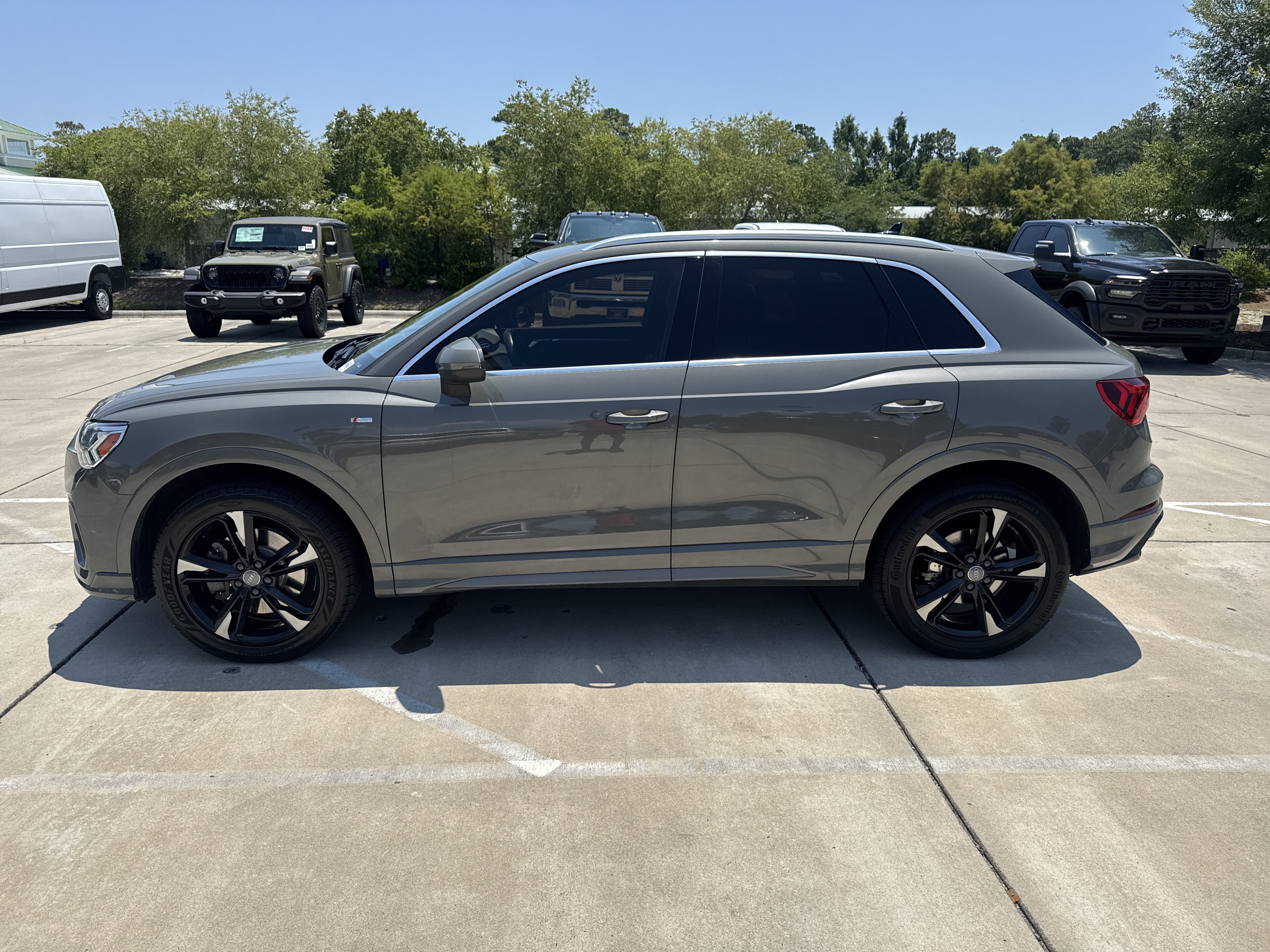Used 2020 Audi Q3 2.0T Premium Plus w/ Premium Plus Package AWD/4WD image 6