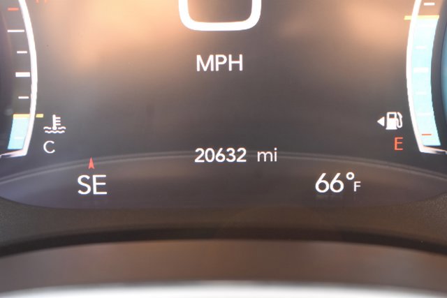 Used 2025 Chrysler Pacifica Select image 24