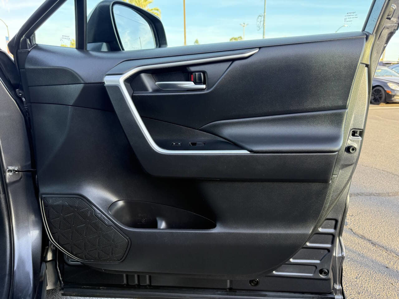 Used 2020 Toyota RAV4 XLE w/ Carpet Mat Package AWD/4WD image 14