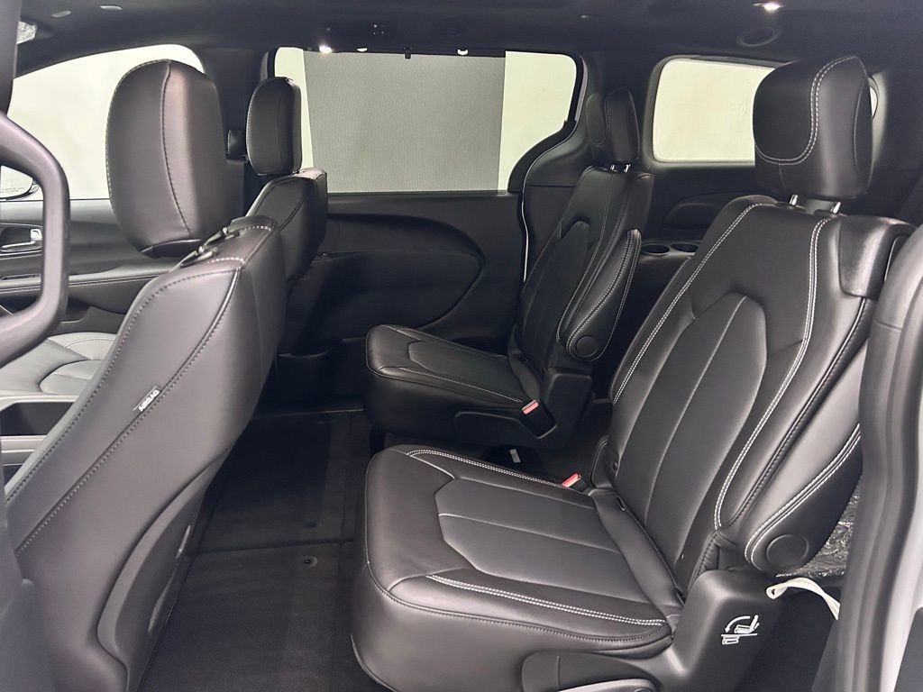 New 2026 Chrysler Pacifica Select AWD/4WD image 13