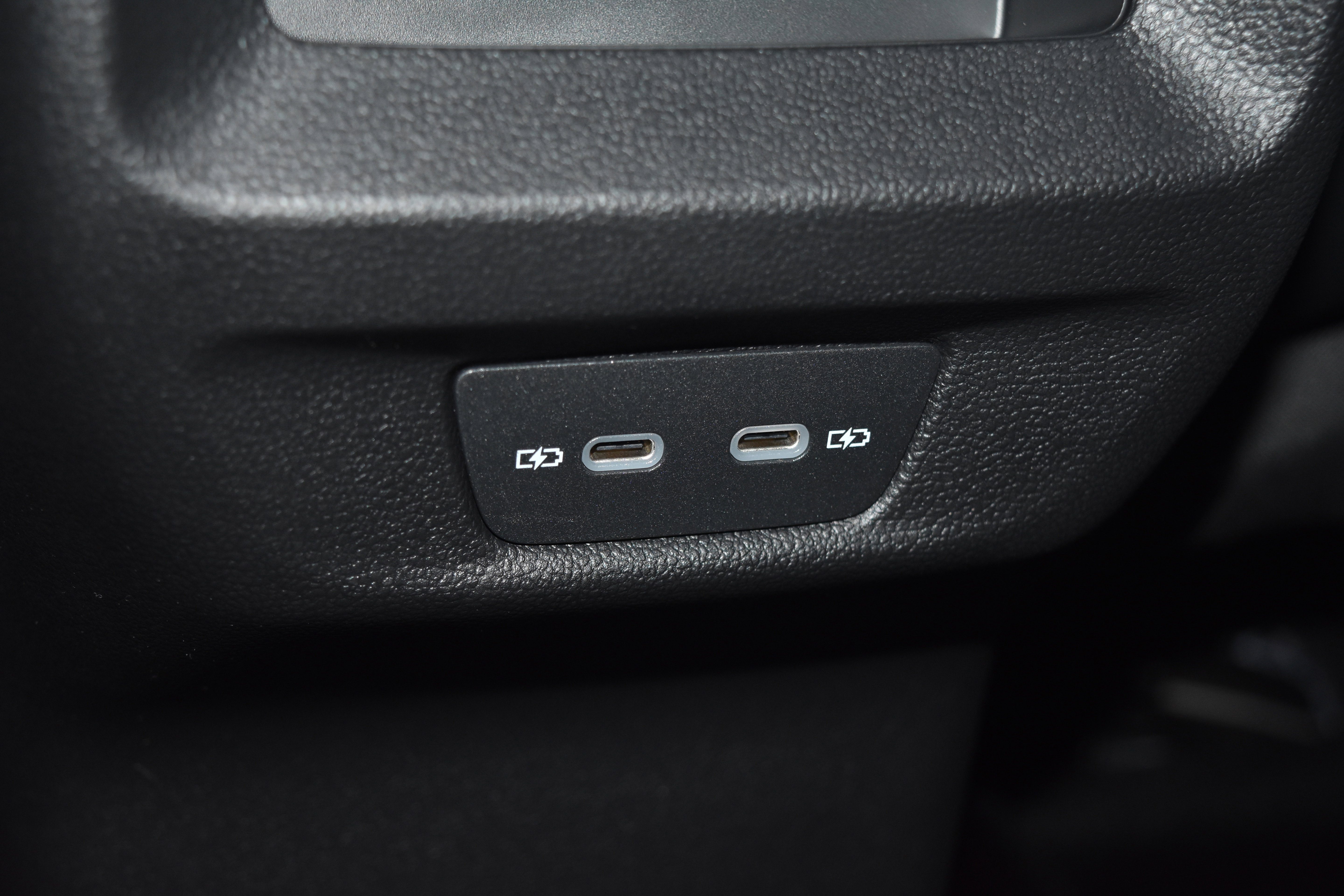 New 2026 Volkswagen Tiguan SE R-Line image 17