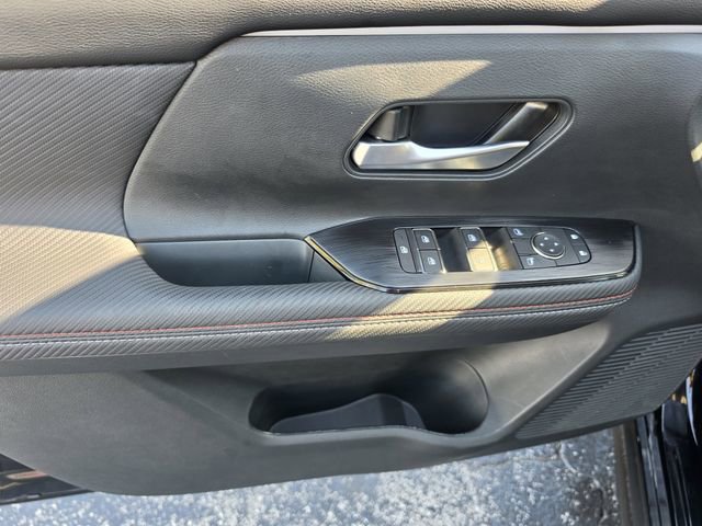 Used 2025 Nissan Kicks SR FWD image 15