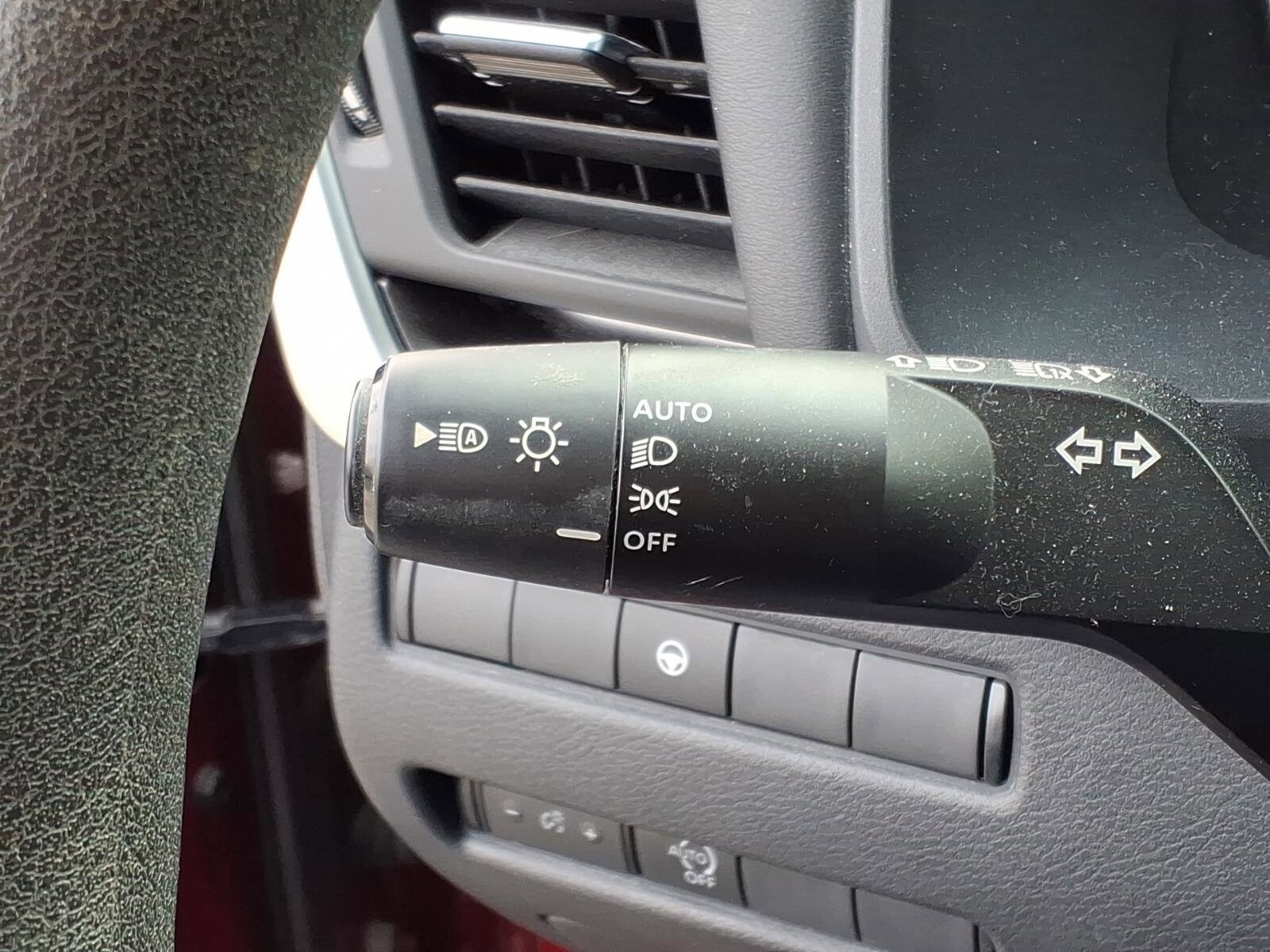 Used 2023 Nissan Rogue SV FWD image 17