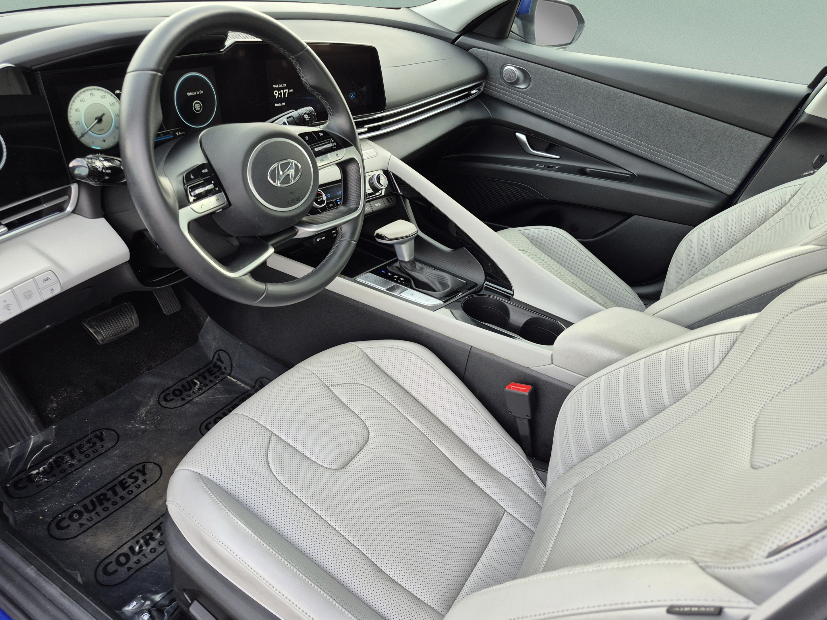 Used 2023 Hyundai Elantra Limited FWD image 17