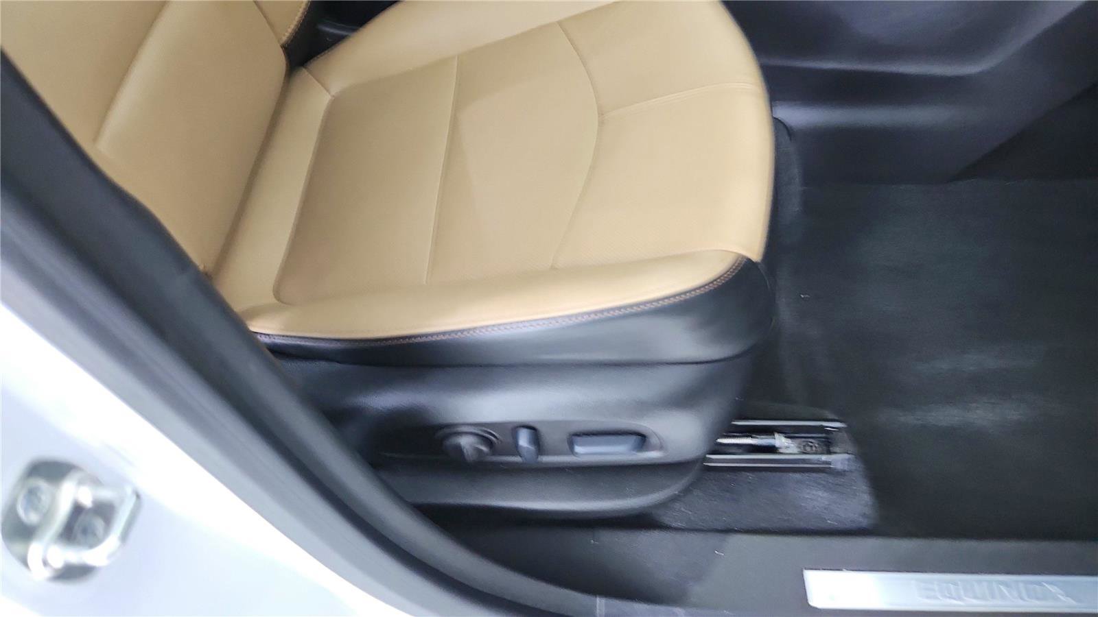 Used 2024 Chevrolet Equinox Premier AWD/4WD image 21