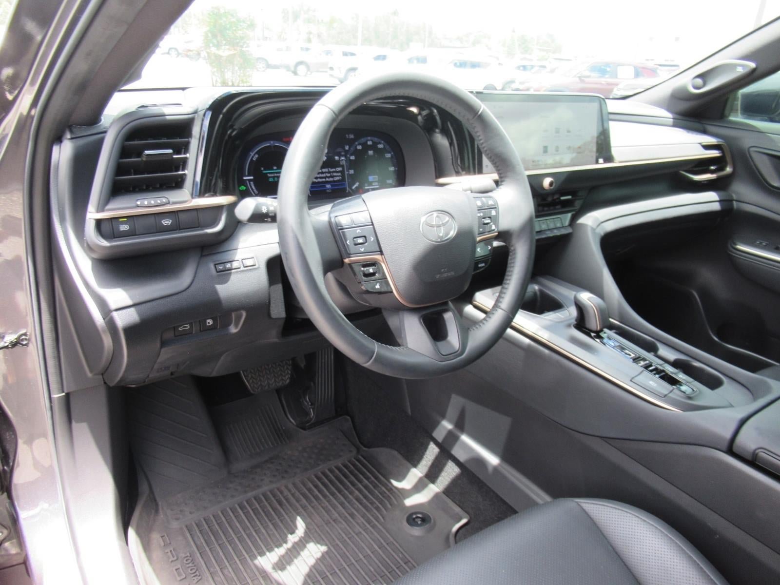 Used 2023 Toyota Crown AWD/4WD image 17