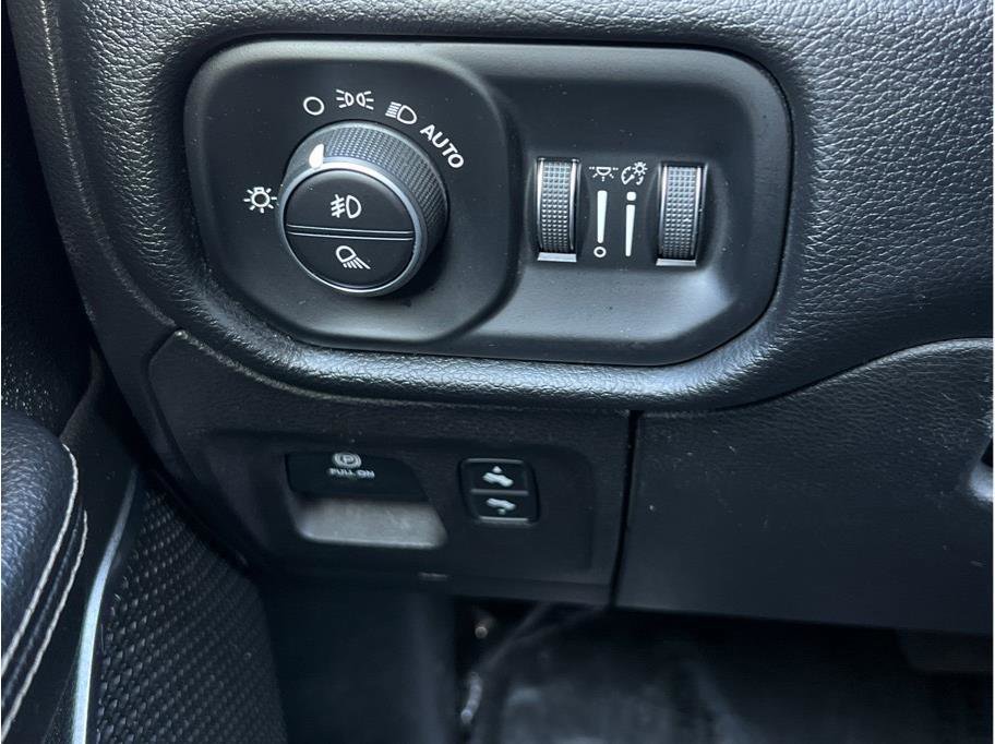 Used 2019 RAM 1500 Laramie image 15