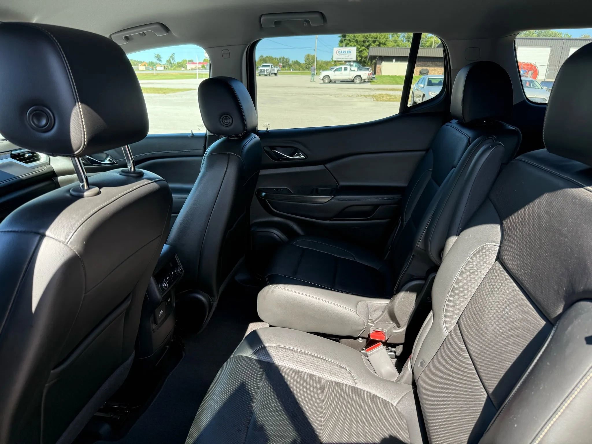 Used 2020 GMC Acadia SLT w/ Driver Alert Package II image 9