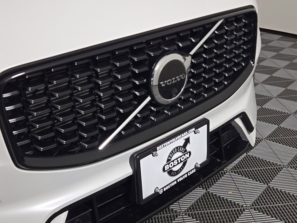 Certified 2023 Volvo XC60 B5 Plus w/ Climate Package image 4