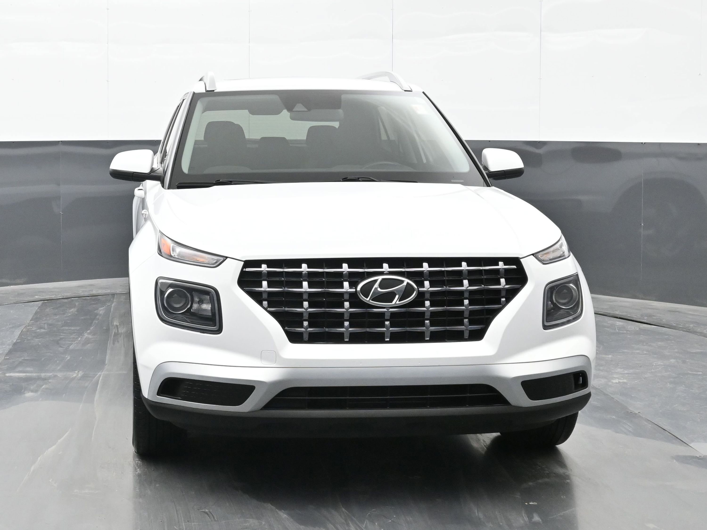 Certified 2022 Hyundai Venue SEL image 3