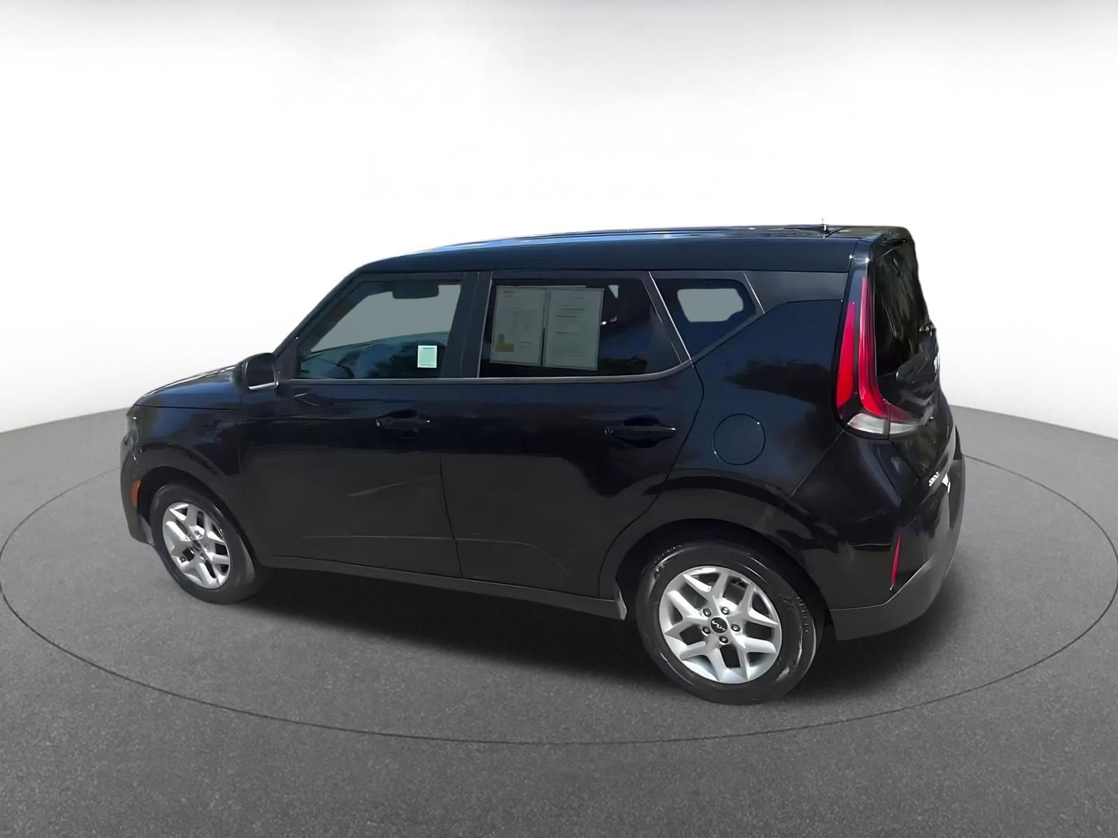 Used 2025 Kia Soul LX w/ LX Technology Package image 10