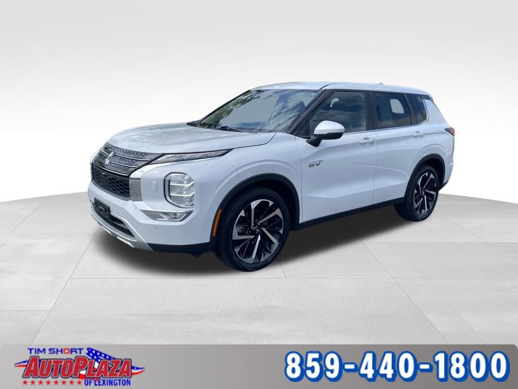 Used 2023 Mitsubishi Outlander SE image 2