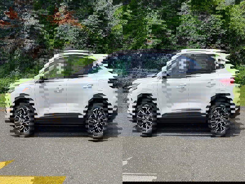 New 2025 Ford Escape SE image 28