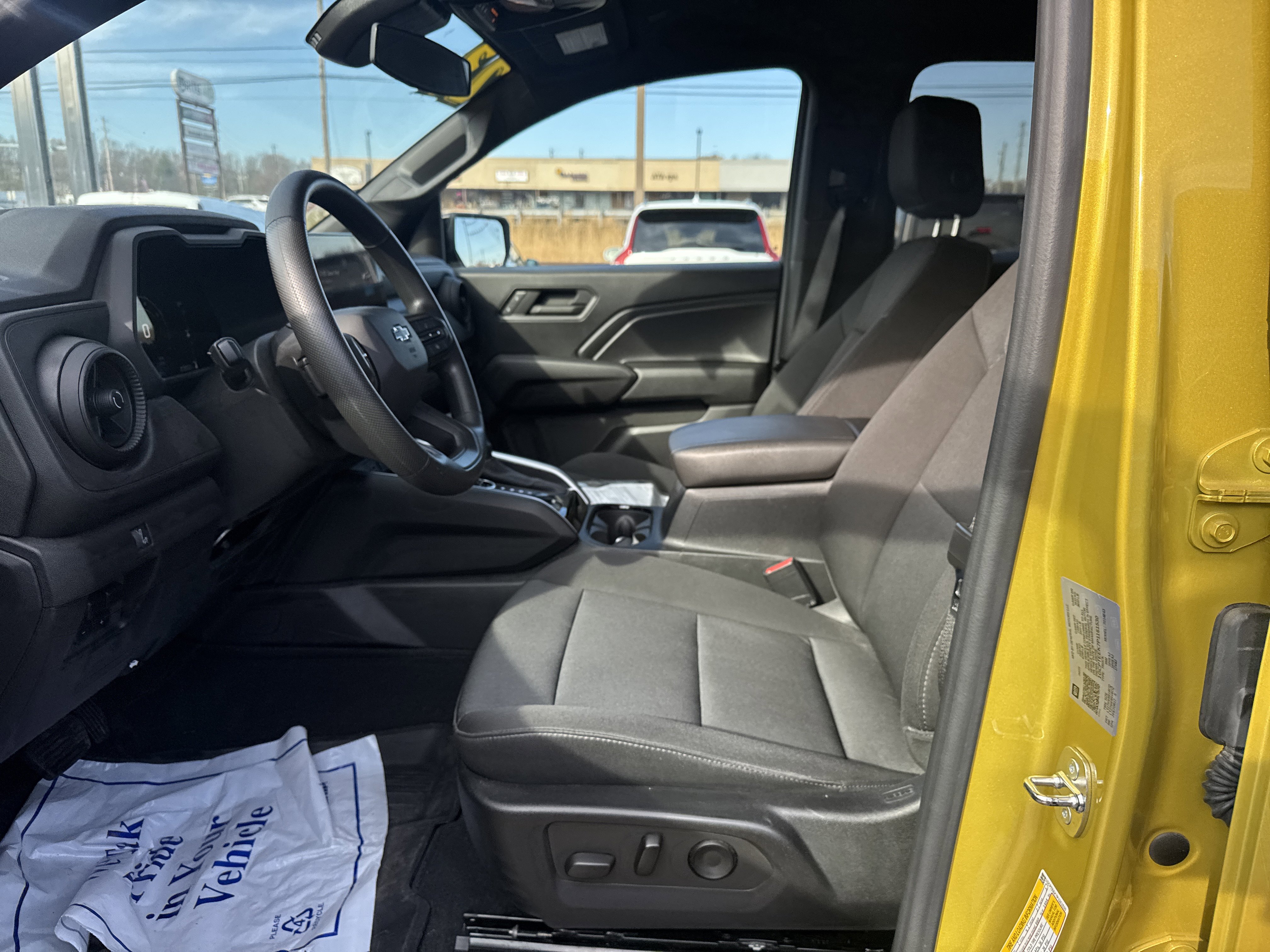 Used 2023 Chevrolet Colorado Trail Boss w/ Technology Package image 12