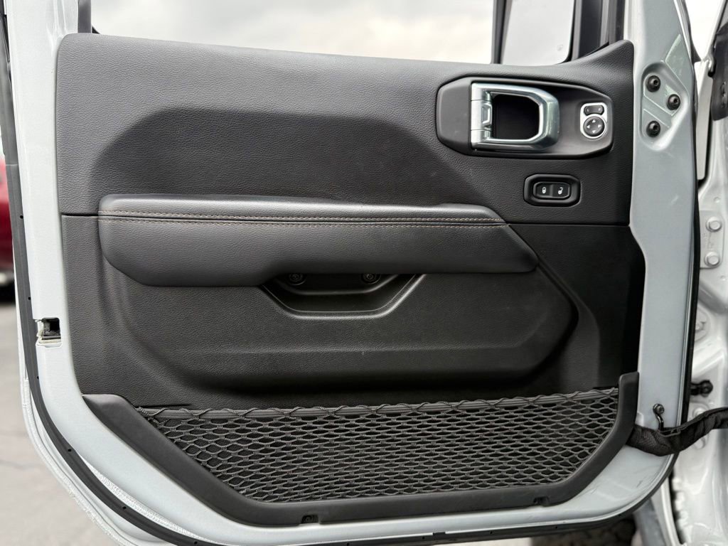 Used 2022 Jeep Wrangler Unlimited Rubicon image 16