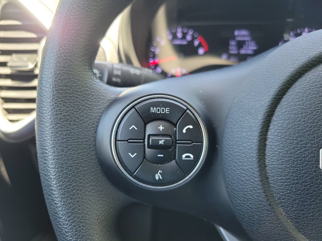 Certified 2022 Kia Soul LX FWD image 19