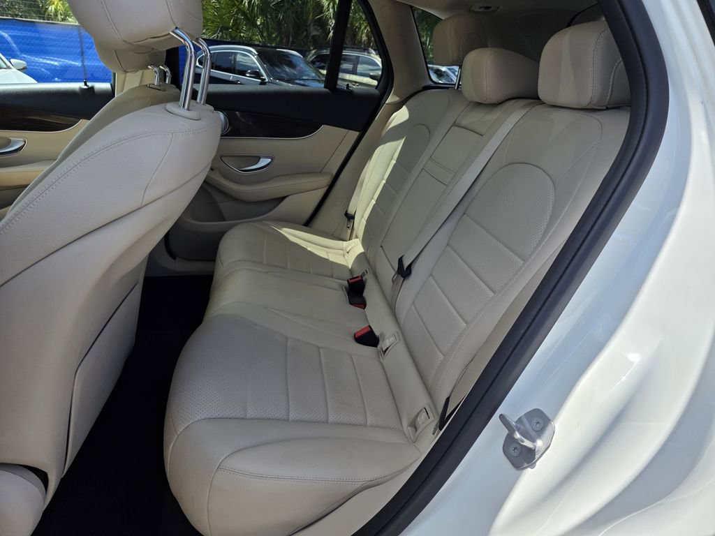 Used 2019 Mercedes-Benz GLC 350e 4MATIC w/ Premium Package image 16