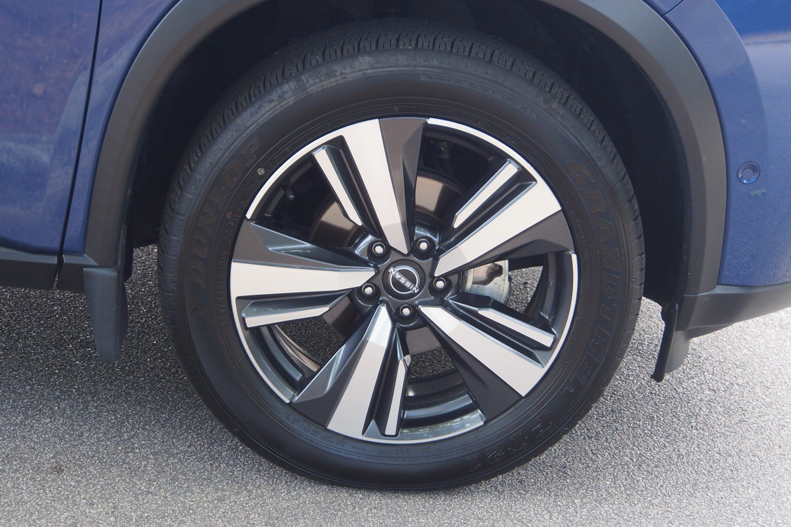 Used 2023 Nissan Rogue Platinum AWD/4WD image 9