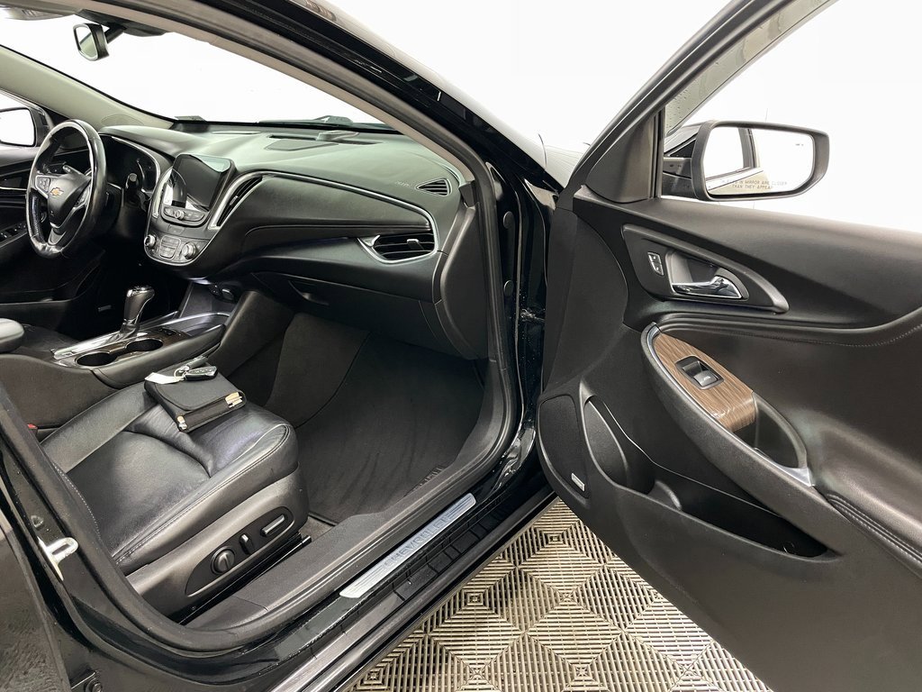 Certified 2018 Chevrolet Malibu Premier w/ Premier Sun and Wheel Package image 37