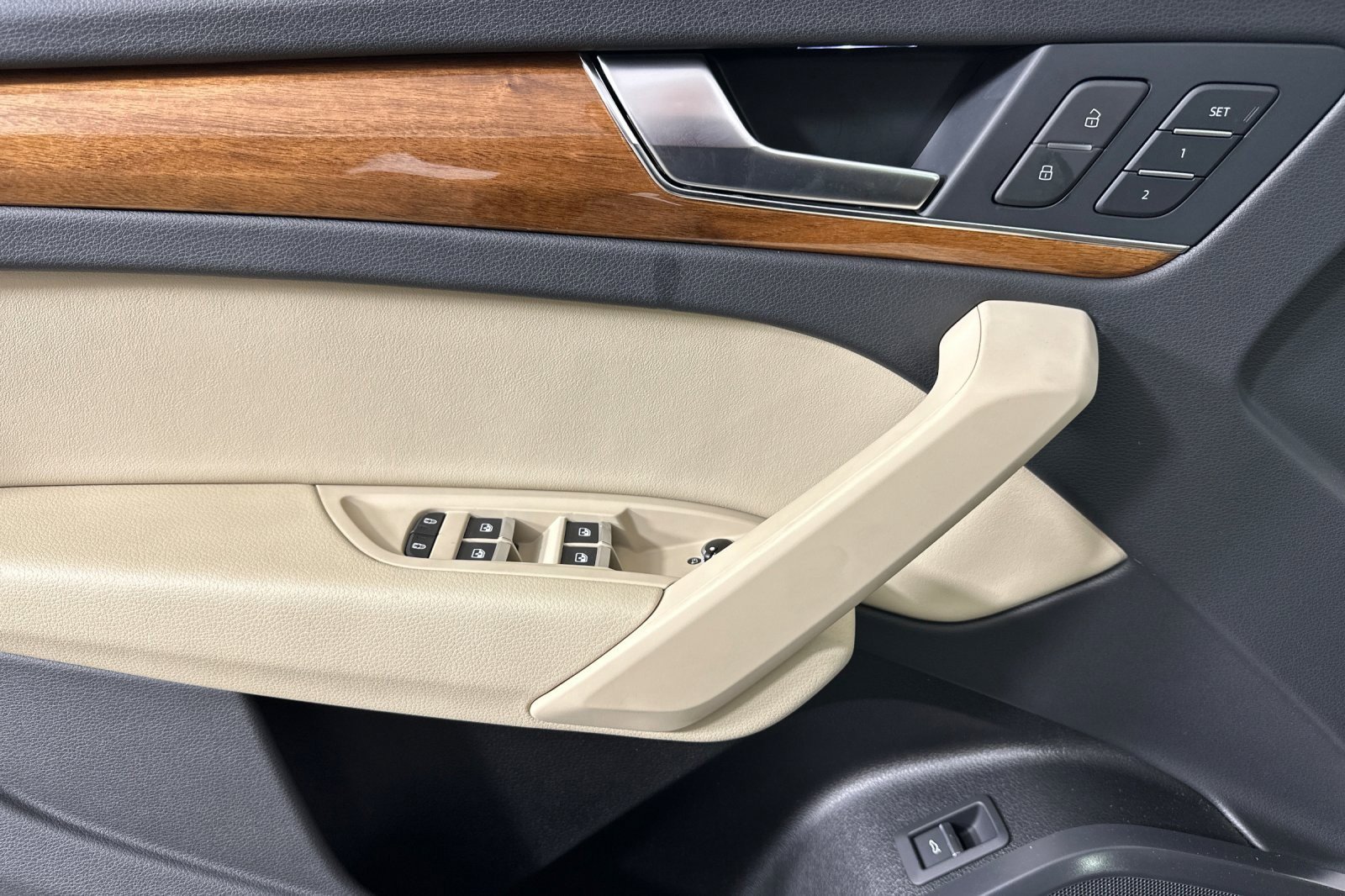 Used 2023 Audi Q5 2.0T Premium w/ Convenience Package image 10