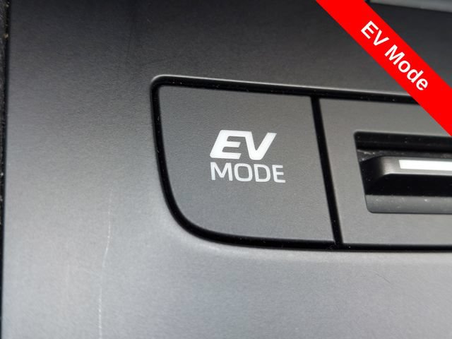 Used 2024 Toyota Venza LE AWD/4WD image 17