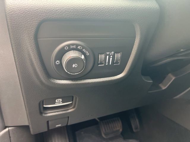 Used 2024 Jeep Grand Cherokee Limited w/ Black Appearance Package RWD image 8