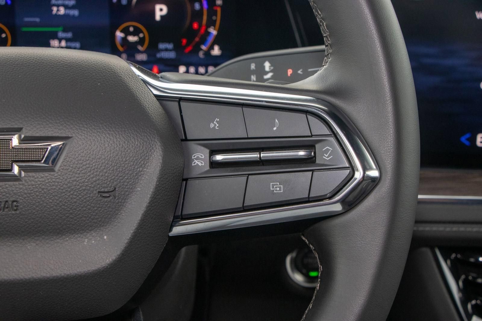 Used 2025 Chevrolet Suburban Z71 image 31