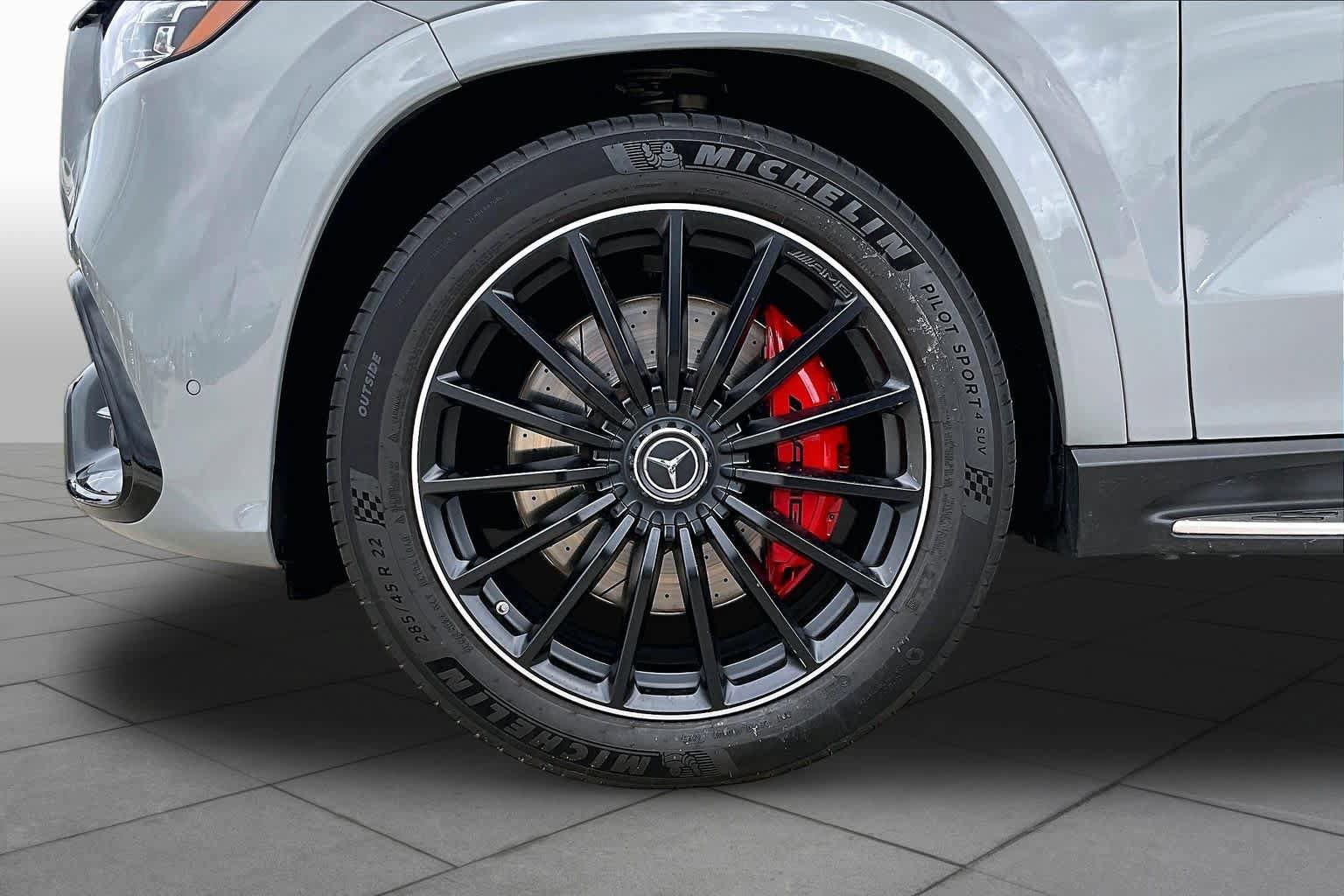 Used 2025 Mercedes-Benz GLS 63 AMG 4MATIC image 11