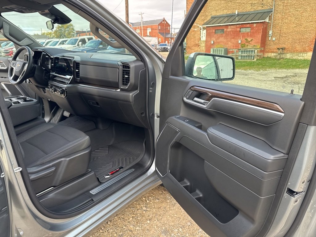 Used 2025 Chevrolet Silverado 1500 LT image 24