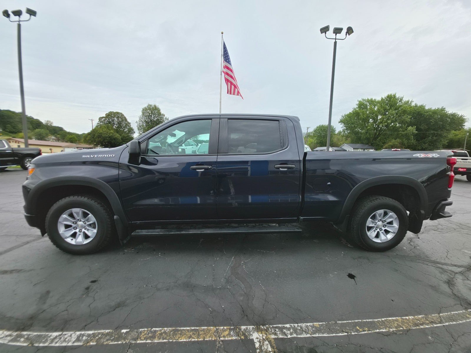 Used 2022 Chevrolet Silverado 1500 W/T w/ WT Value Package AWD/4WD image 2