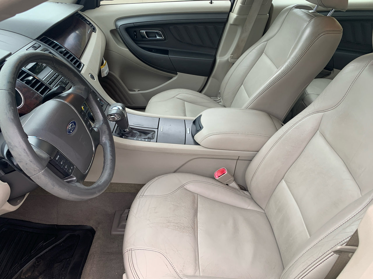 Used 2010 Ford Taurus SEL image 9