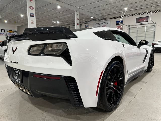 Used 2015 Chevrolet Corvette Z06 w/ 3LZ Preferred Equipment Group RWD image 4