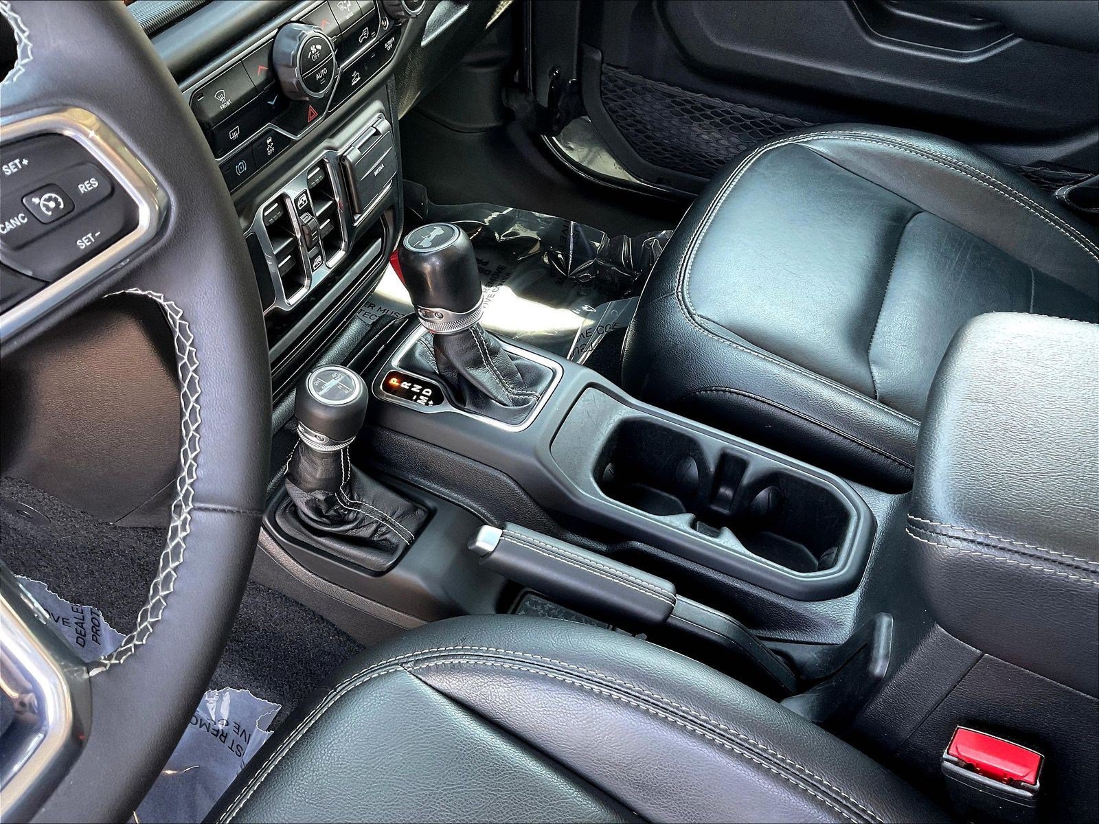 Used 2023 Jeep Wrangler Unlimited Sahara AWD/4WD image 18