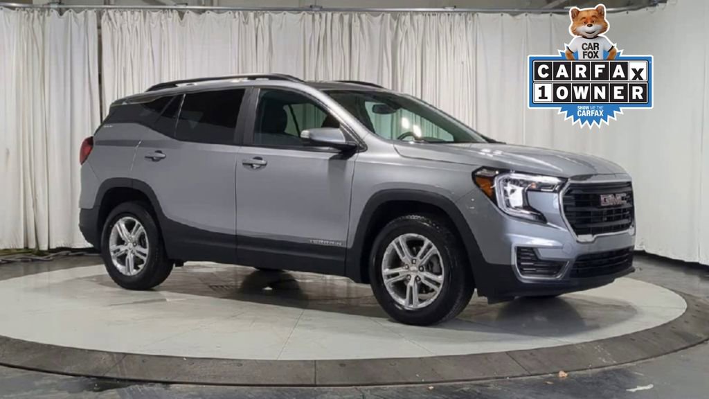 Used 2023 GMC Terrain SLE w/ Driver Convenience Package image 2
