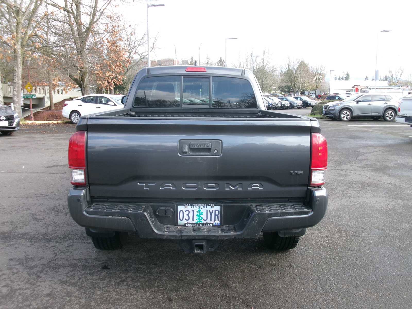 Used 2017 Toyota Tacoma TRD Sport w/ Premium & Technology Package image 4