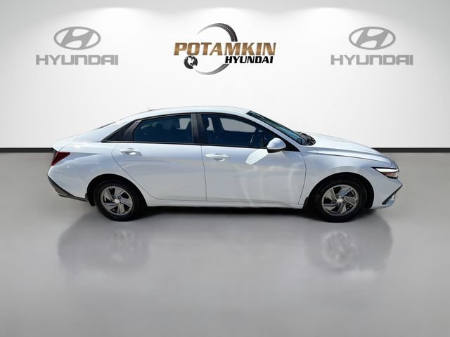 Certified 2024 Hyundai Elantra SE FWD image 4