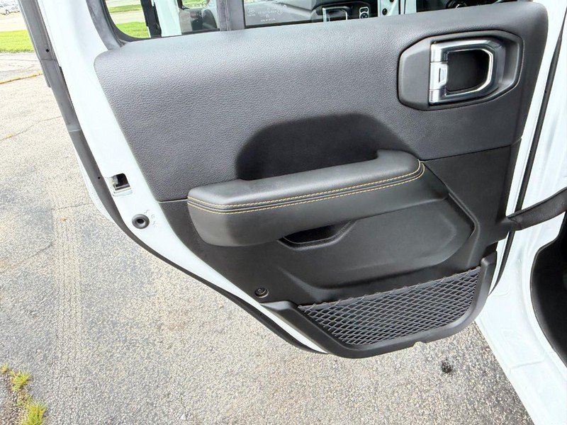 Used 2025 Jeep Wrangler Unlimited Sahara AWD/4WD image 19