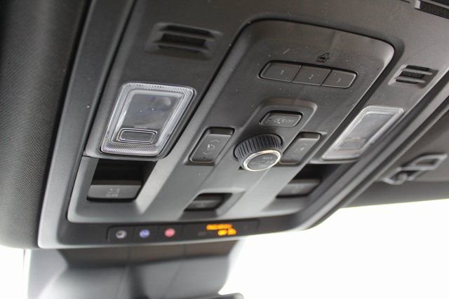 Used 2022 Cadillac Escalade Premium Luxury image 29